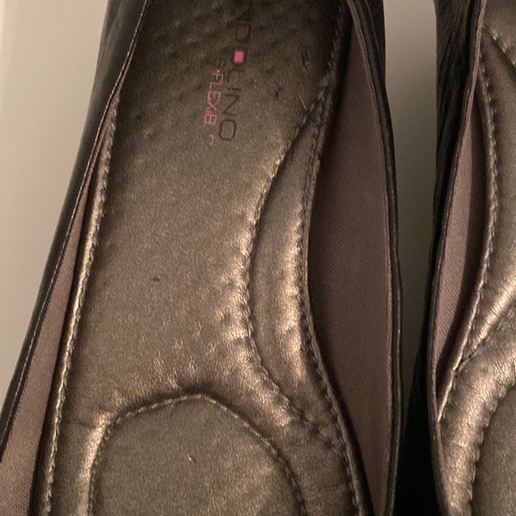 Bandolinos wedge shoe. Gently used. Cute leather flowers on toe dress them up - Picture 7 of 8